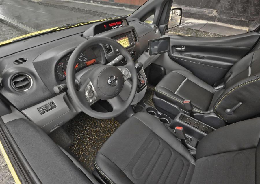  Nissan NV200 Taxi 2014 года  (фото 22 из 30)